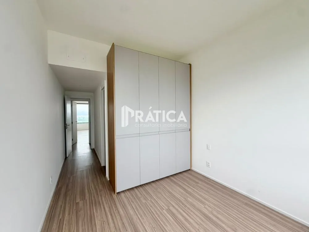 4-bedroom apartment in a building with an indoor pool — photo 25