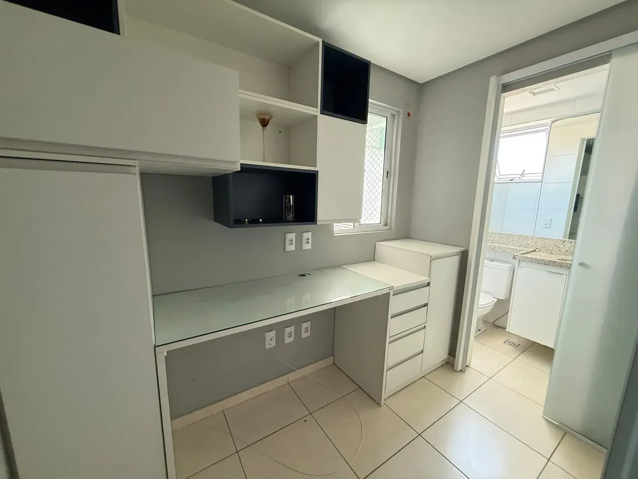 3-bedroom apartment with a washing machine in João Pessoa — photo 14