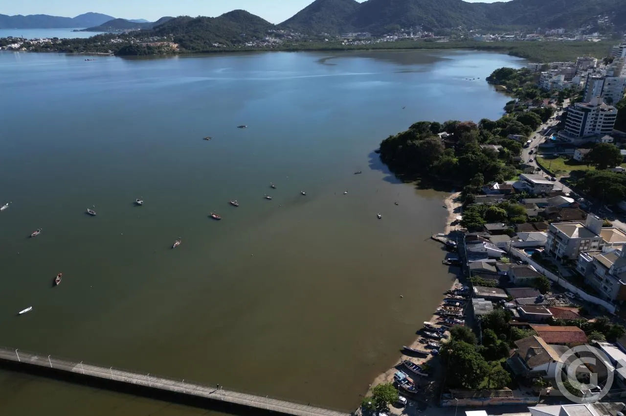 3-bedroom apartment with a water view — photo 4