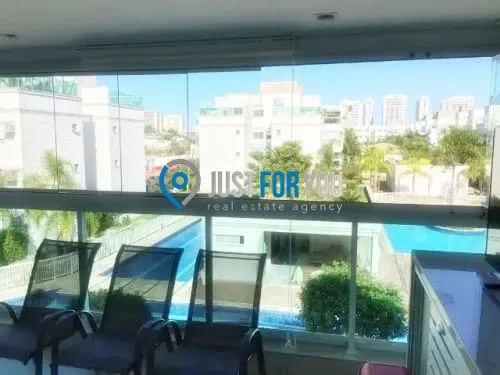 Furnished 2-bedroom apartment with 4 bathrooms — photo 3