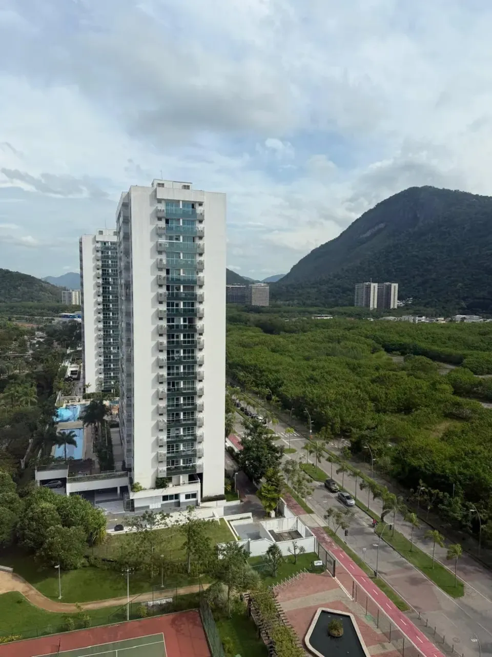3-bedroom rental apartment with a balcony — photo 6
