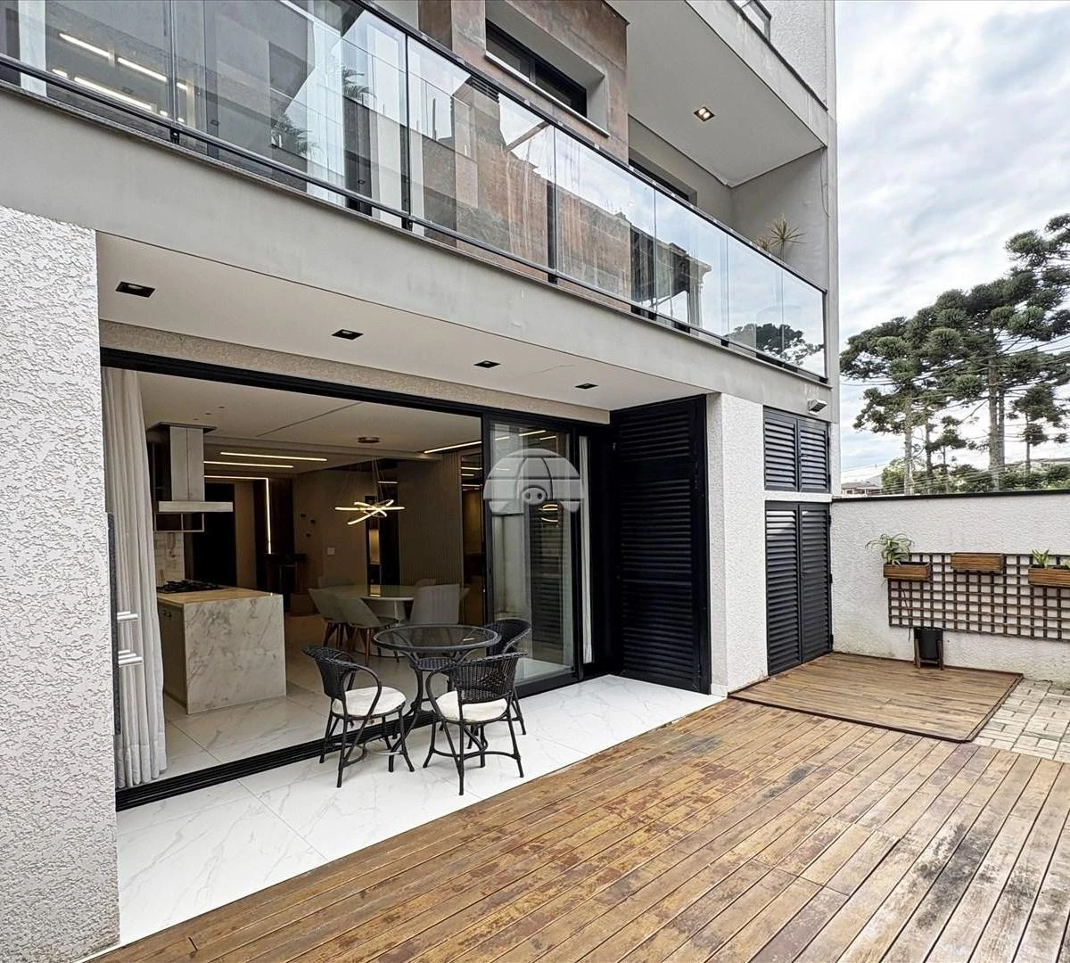 Furnished 293 m² house with open-plan kitchen — photo 8
