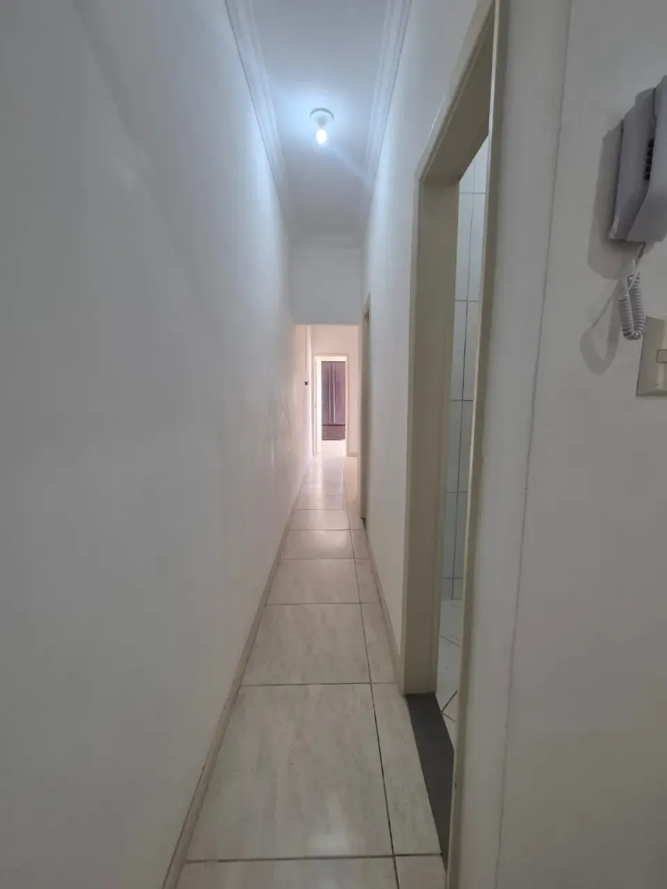 Unfurnished 1-bedroom apartment with a closed kitchen — photo 7