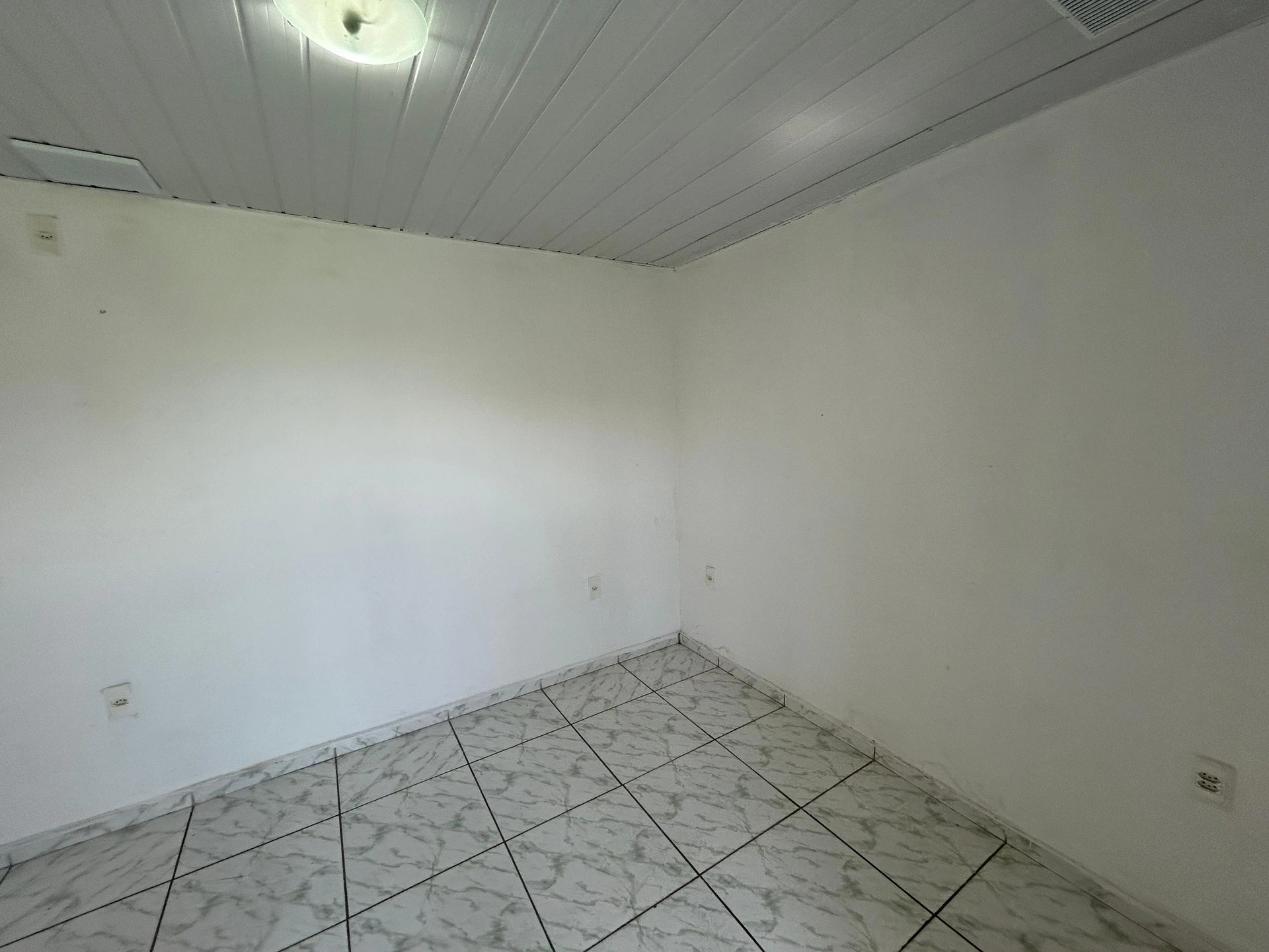 Rental house with a compact kitchenette and 1 bedroom — photo 3