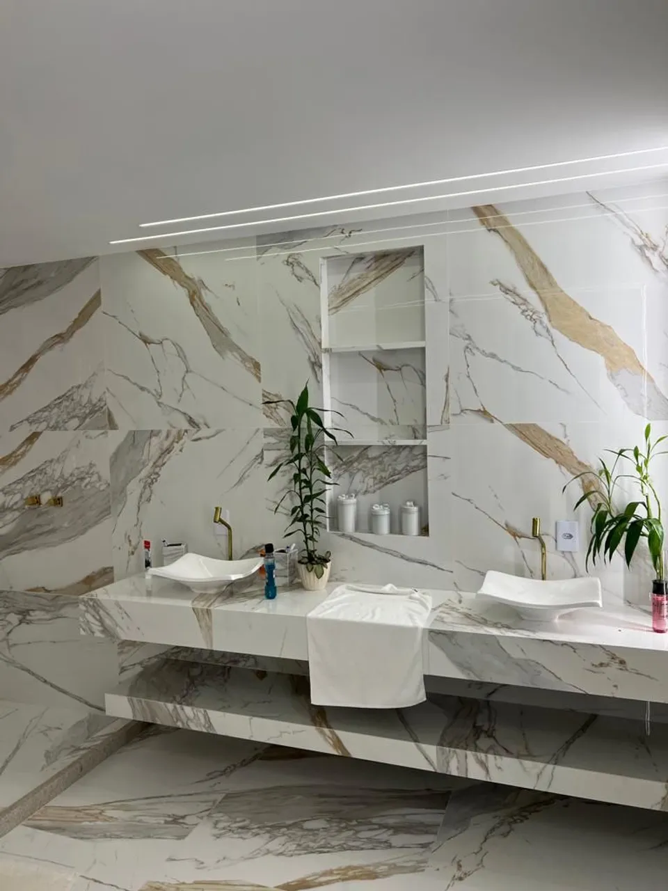 4 quartos e janelas do piso ao teto: casa de 428 m² — photo 5