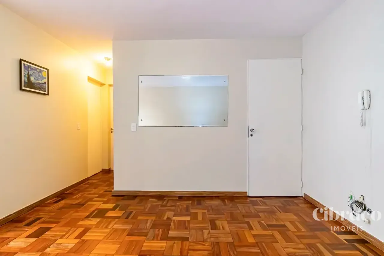 Apartamento de aluguel com 2 quartos e piso de madeira — photo 3