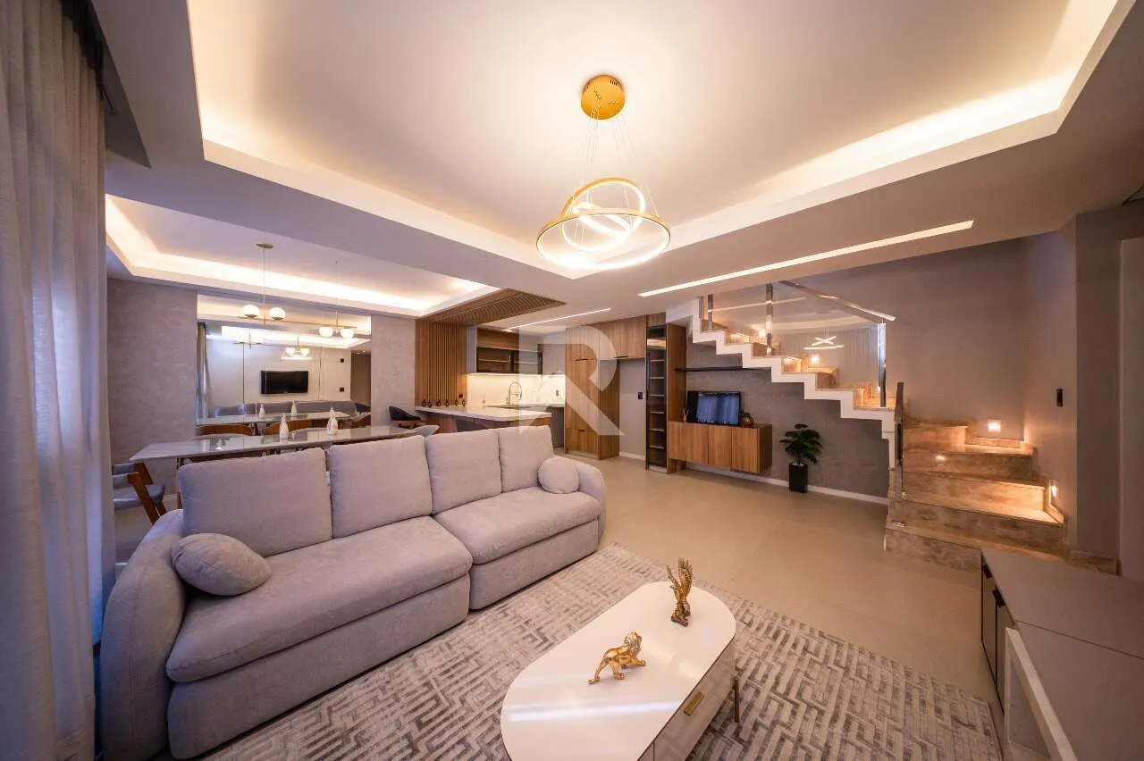 4-bedroom house with 2 parking spots and gas kitchen