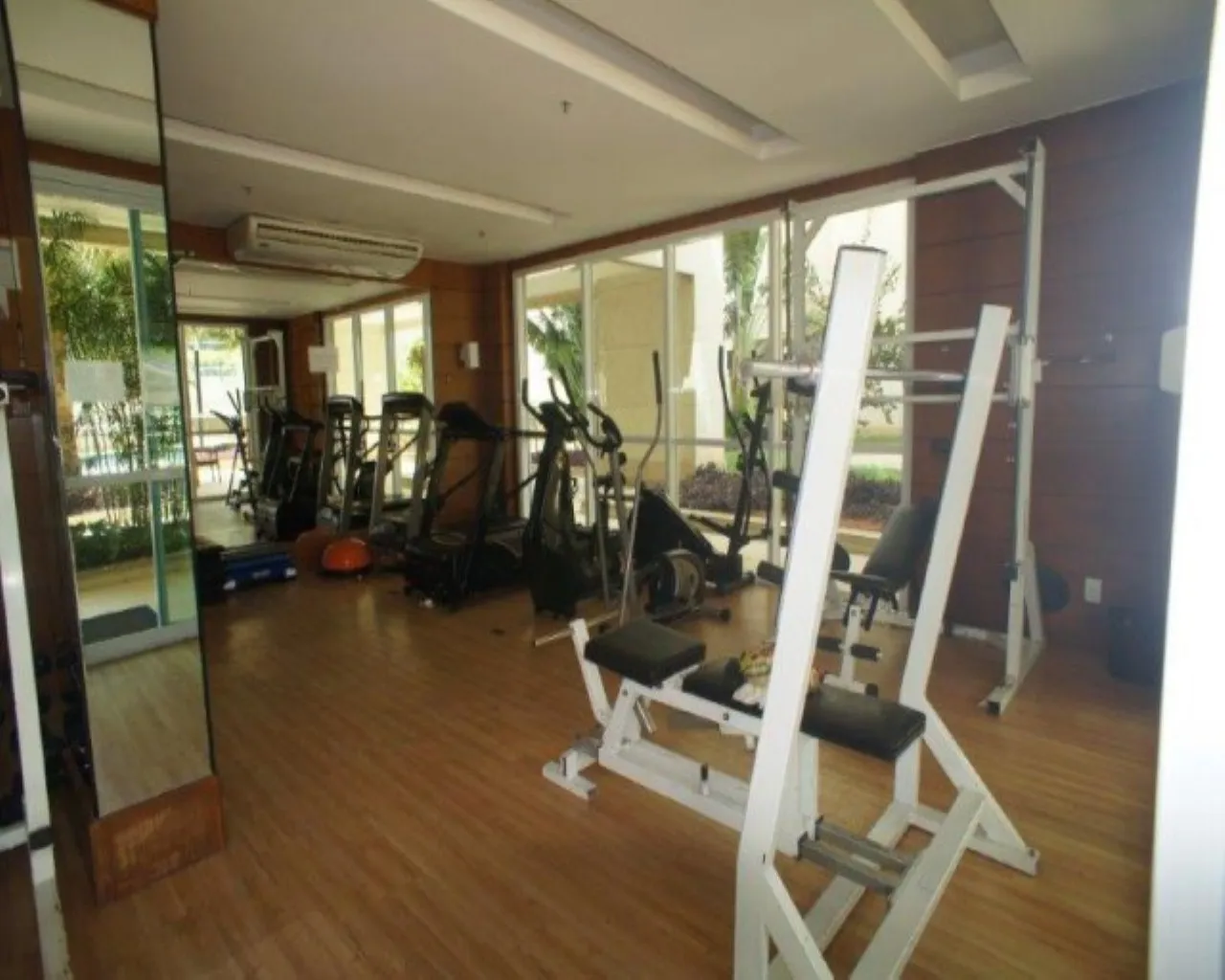 2-bedroom apartment with a mountain view — photo 11