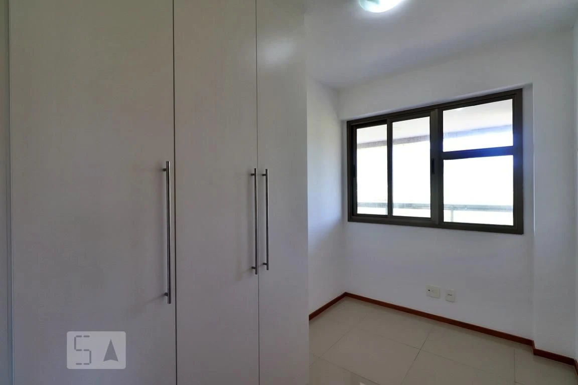 Balcony with a grill in a 3-bedroom apartment, 80 m² — photo 3