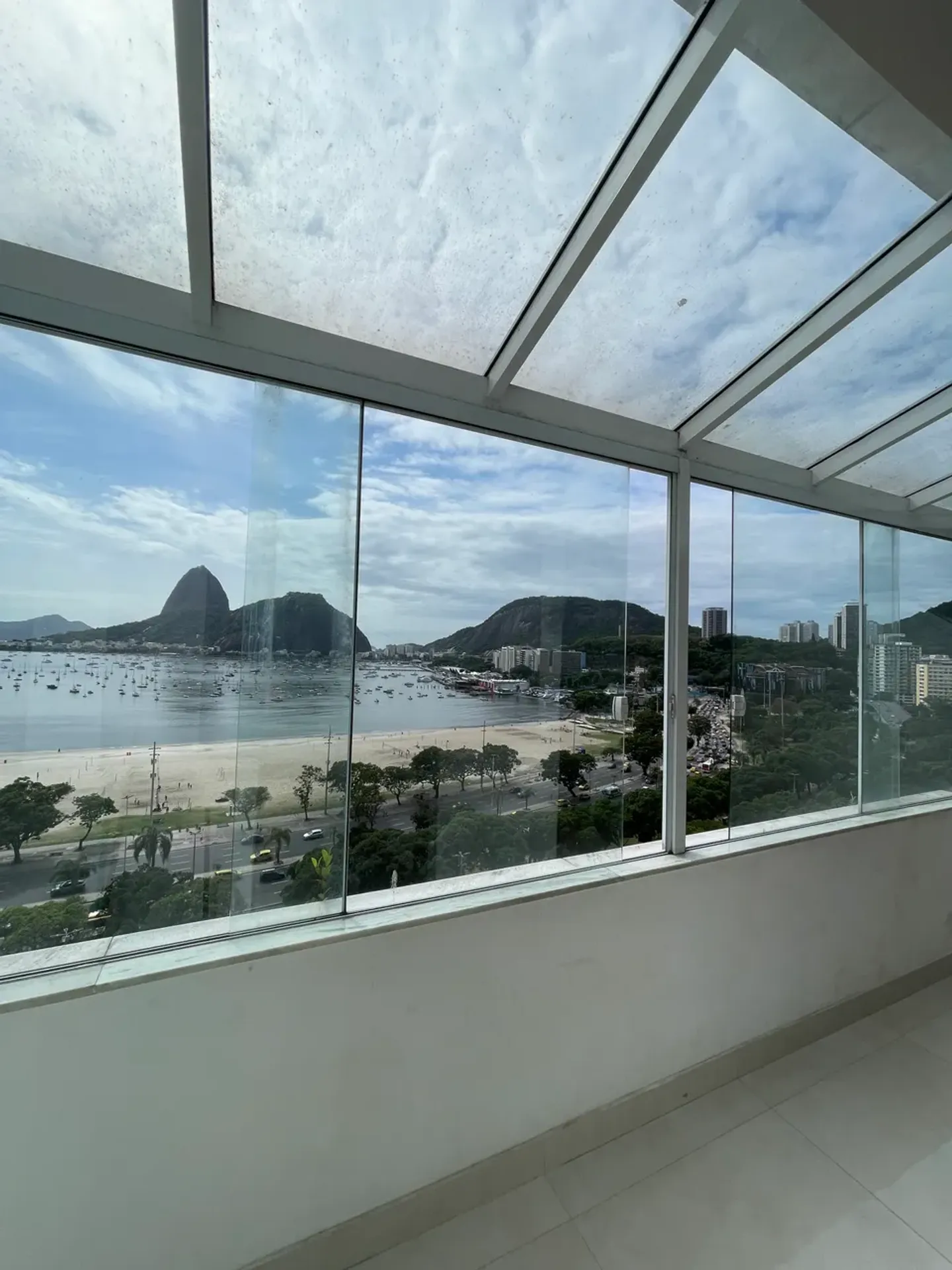 Glass-enclosed balcony in a 2-bedroom apartment, 80 m² — photo 3