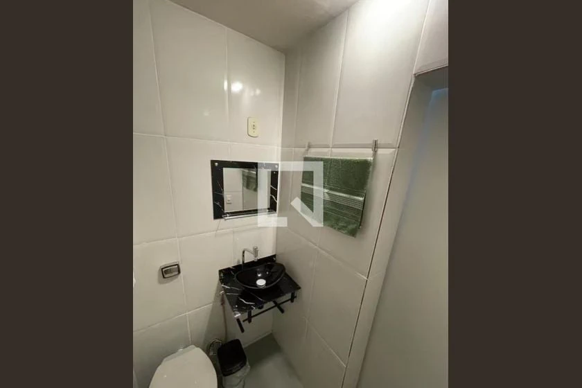 Furnished 1-bedroom apartment with a compact kitchenette — photo 8
