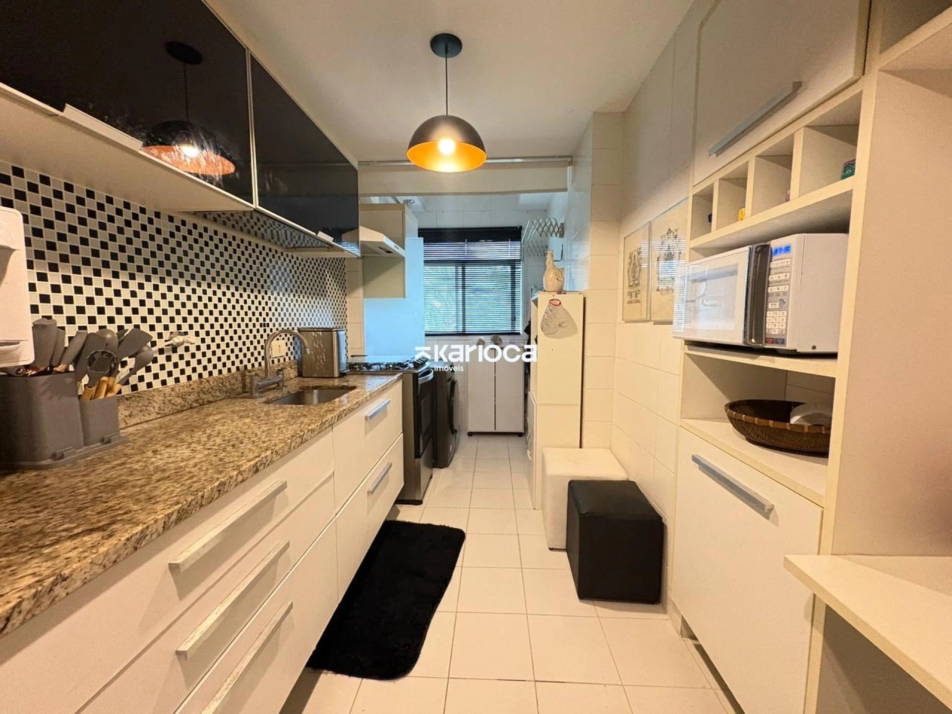 Furnished 3-bedroom apartment with private BBQ — photo 8