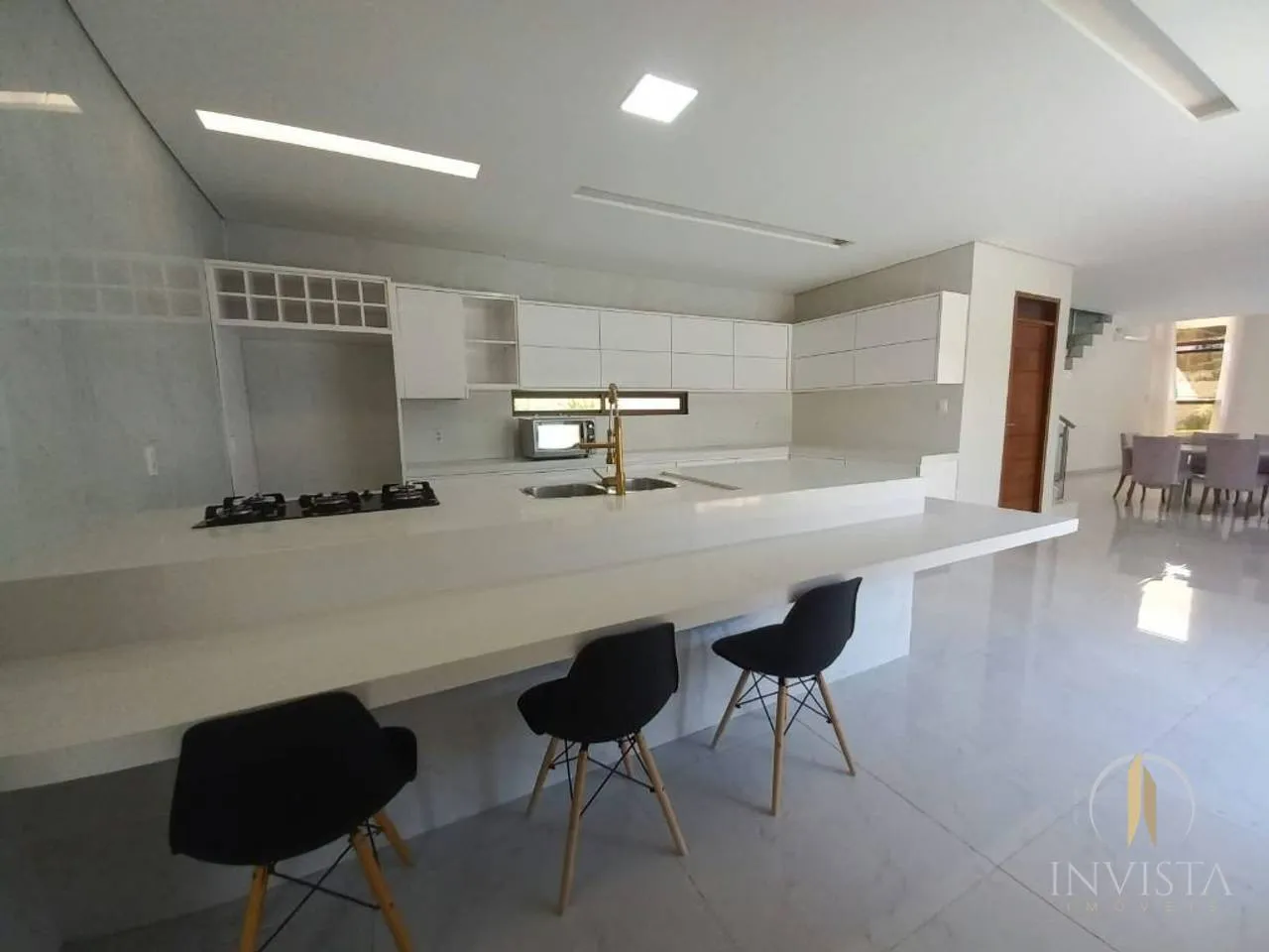 Furnished house, 481 m², with floor-to-ceiling windows — photo 25