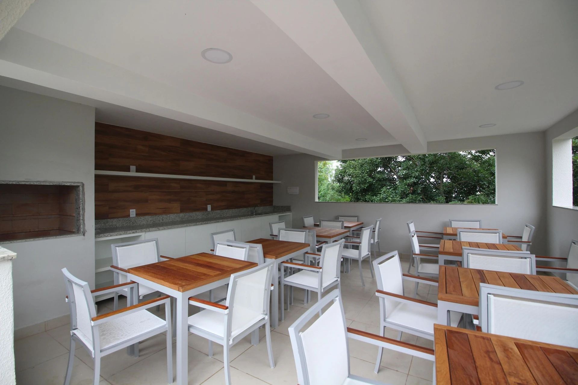 Unfurnished 2-bedroom apartment with balcony and private garden — photo 23