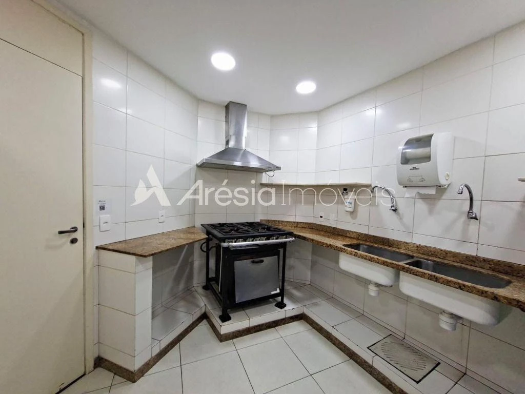 3-bedroom apartment with 140 m² and city-view windows — photo 36