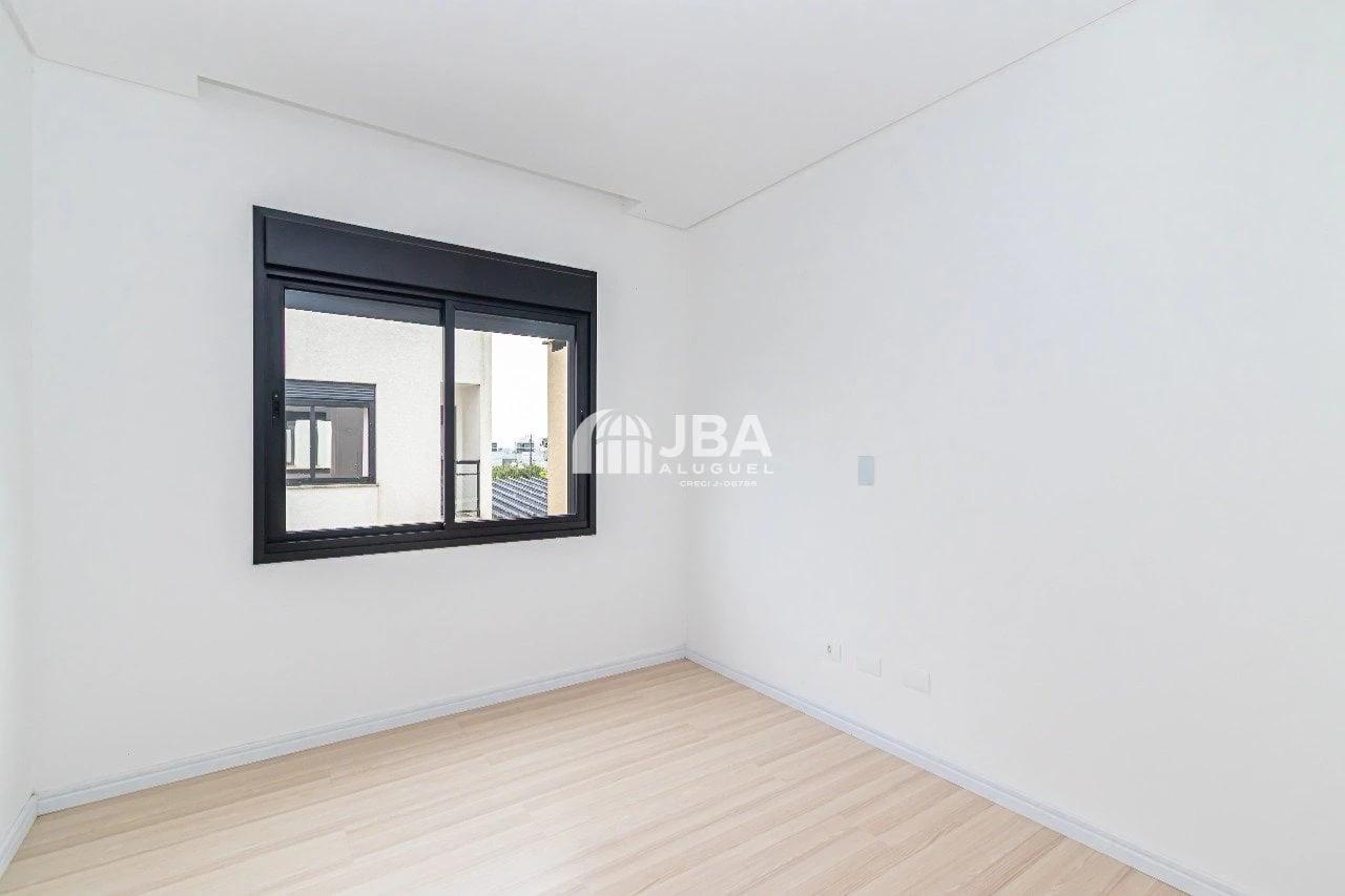 House with open-plan kitchen and 3 bedrooms plus suite — photo 17