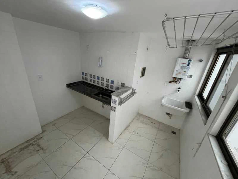 2-bedroom apartment with 1 en-suite and balcony — photo 7
