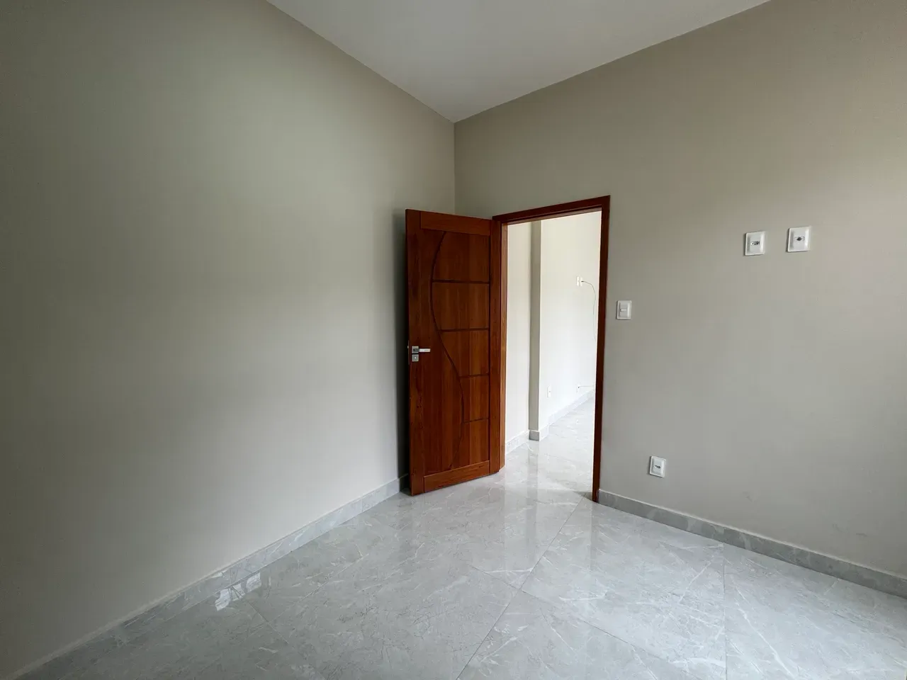 Glass-enclosed balcony in a one-bedroom apartment, 39 m² — photo 14