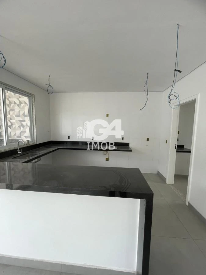 Casa com 3 suítes e 200 m², 2 vagas de garagem