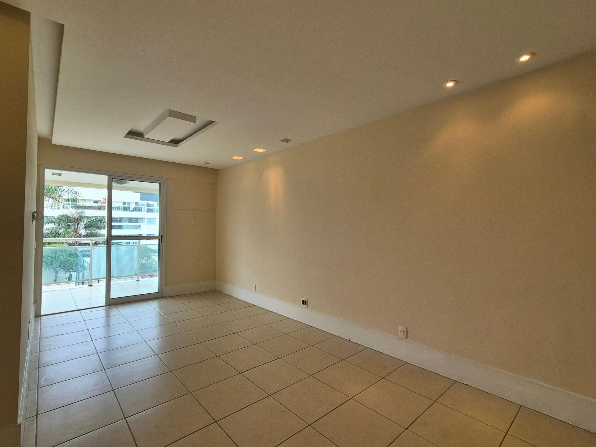 91 m² apartment with a home office and a mountain view — photo 3