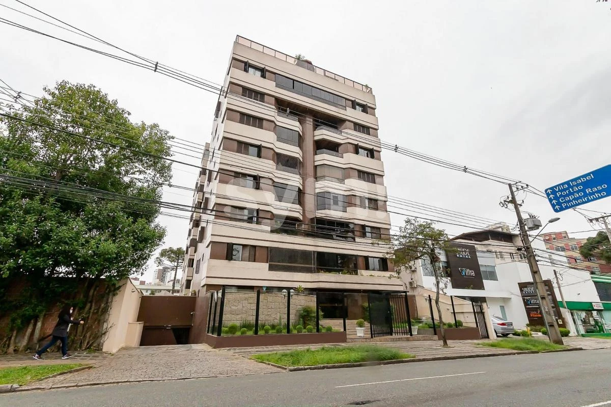 Glass-enclosed balcony in a 3-bedroom apartment, 98 m² — photo 32
