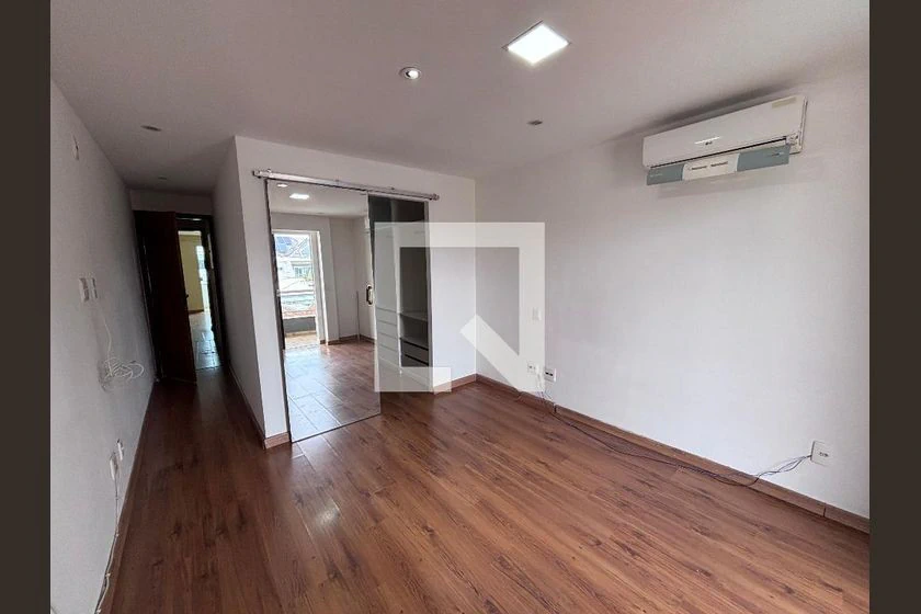 House with 4 en-suite bedrooms, 329 m² and 3 parking — photo 19