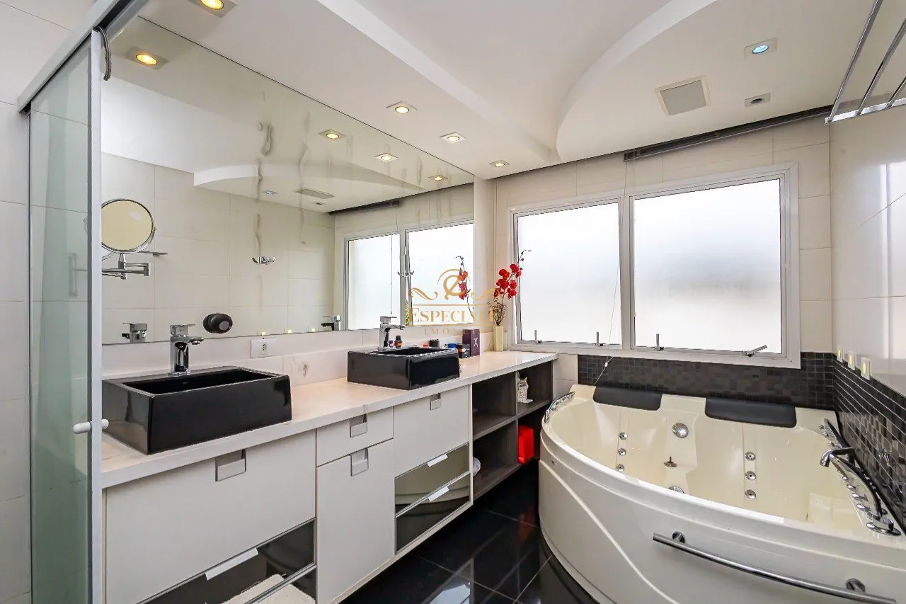 Furnished house with 3 en-suite bedrooms and 631 m² — photo 47