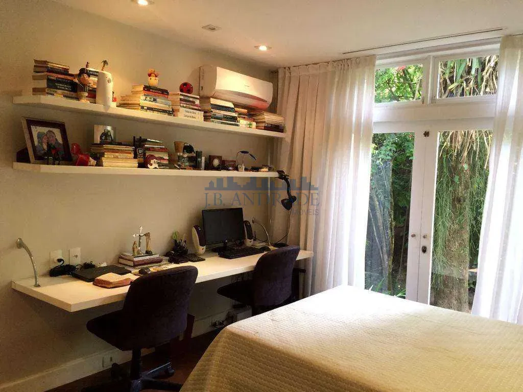 Furnished house with 4 bedrooms and 498 m², closed kitchen — photo 32