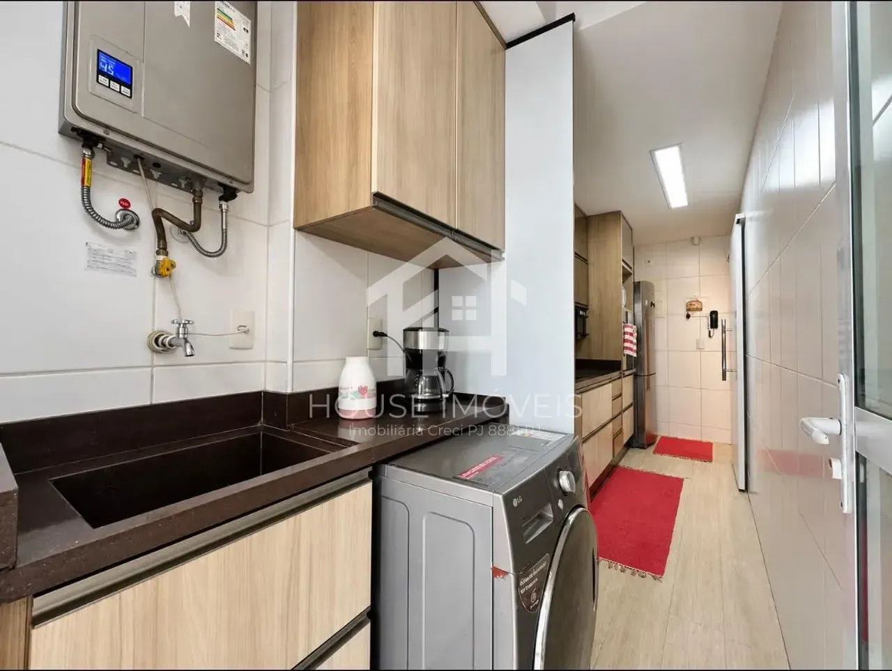 Панорамные окна и 3 спальни: квартира 150 м² — photo 19