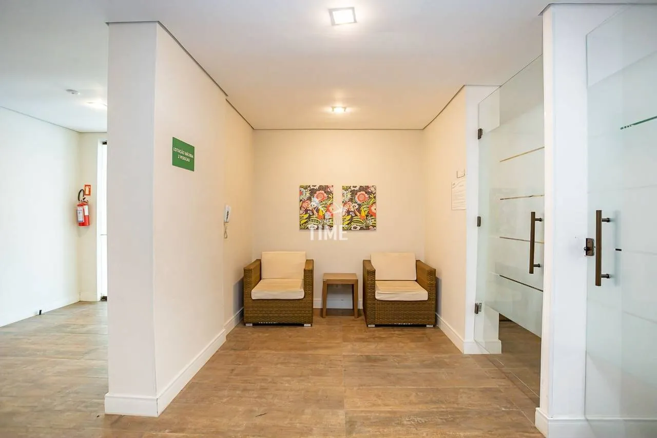 Wood or laminate floors in a 3-bedroom apartment, 78 m² — photo 77