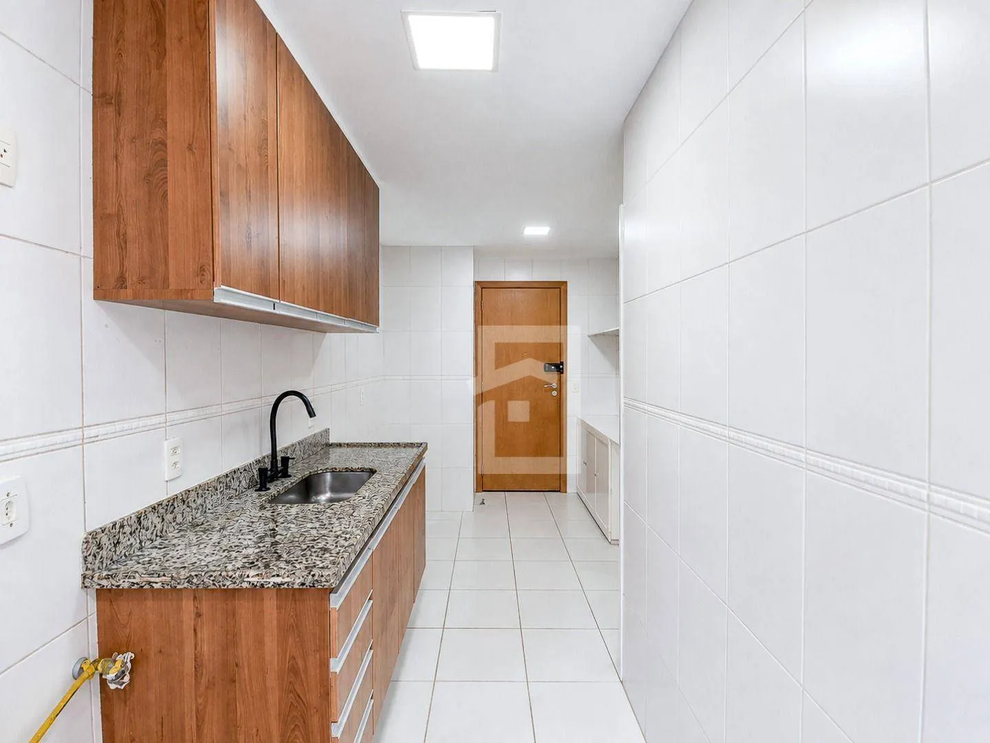210 m² apartment with 3 bedrooms and glassed balcony — photo 13
