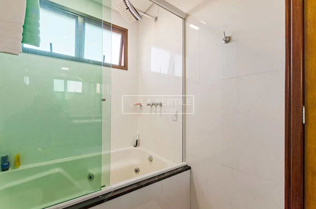 Apartamento mobiliado de 3 quartos e 3 banheiros com 149 m² — photo 33