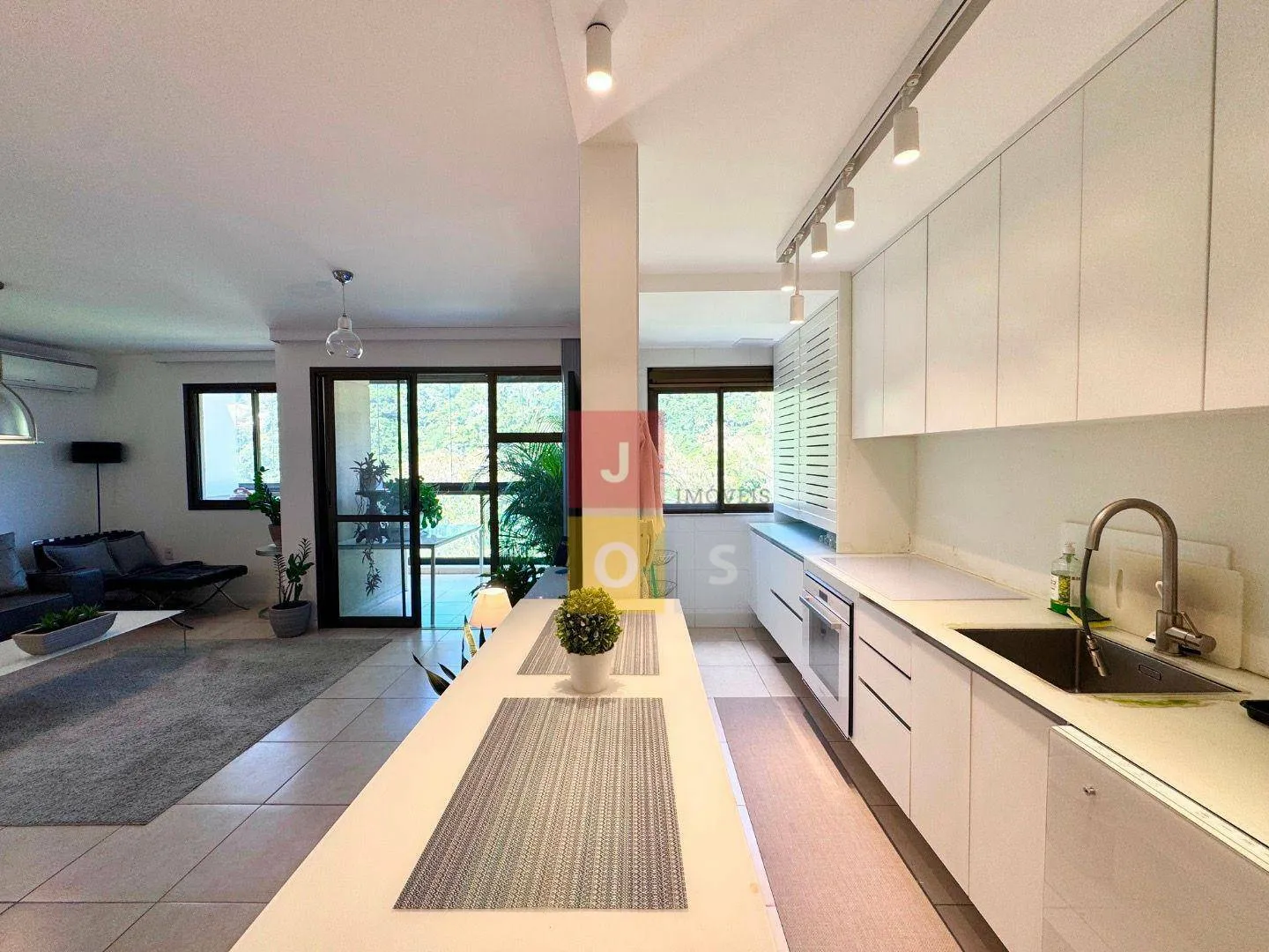 160 m² penthouse with 3 bedrooms and 2 en-suites — photo 30