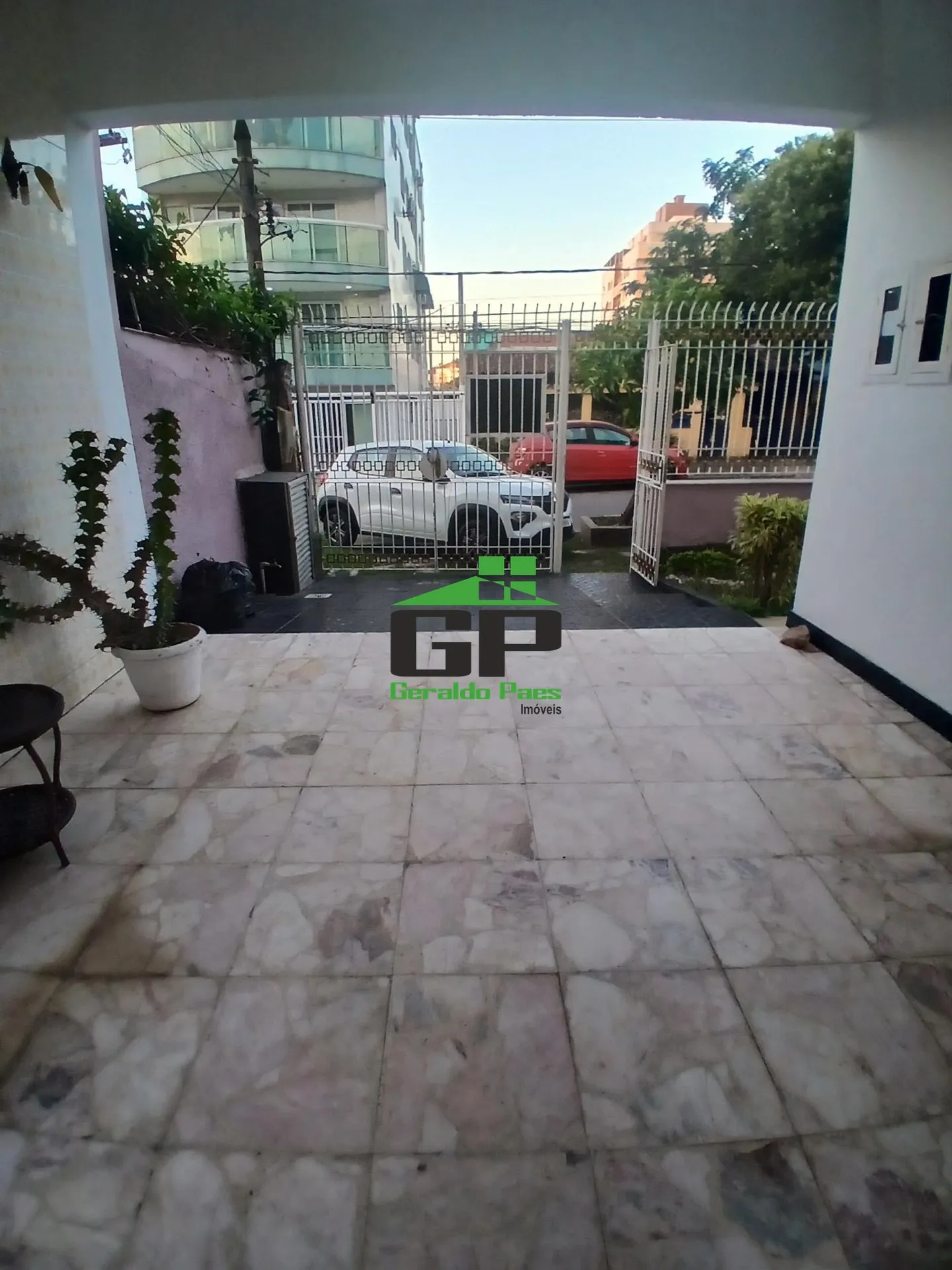 Casa de 349 m² com varanda gourmet e jardim — photo 27