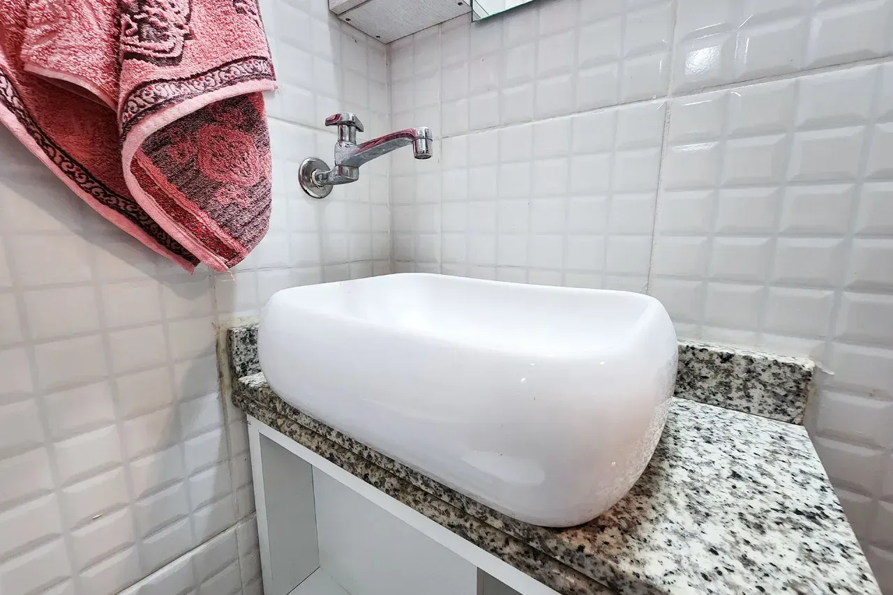 One-bedroom apartment with a washing machine — photo 13