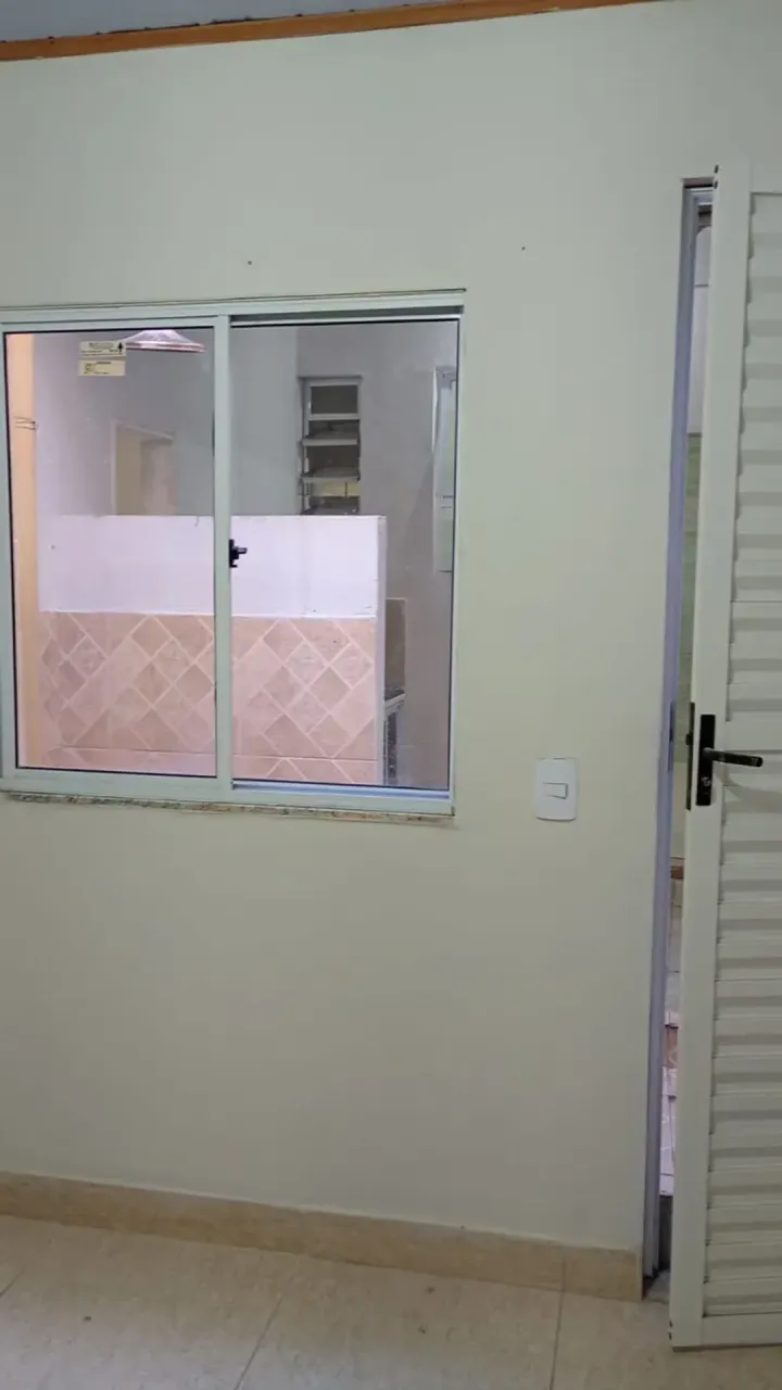 House with 2 bedrooms and 1 bathroom, fitted kitchen — photo 13
