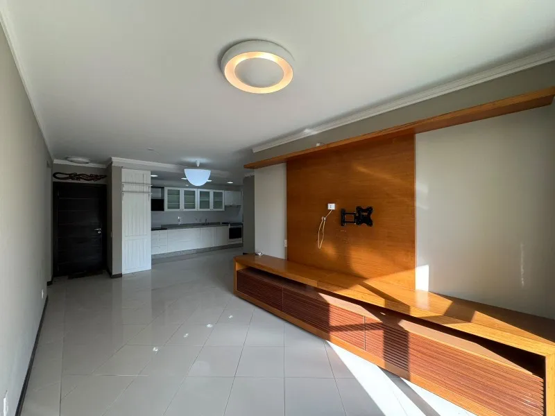 Furnished apartment, 124 m², with floor-to-ceiling windows — photo 10