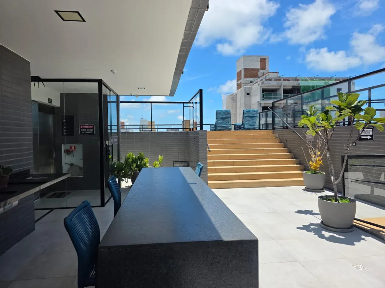 Furnished 110 m² apartment with open-plan kitchen — photo 23