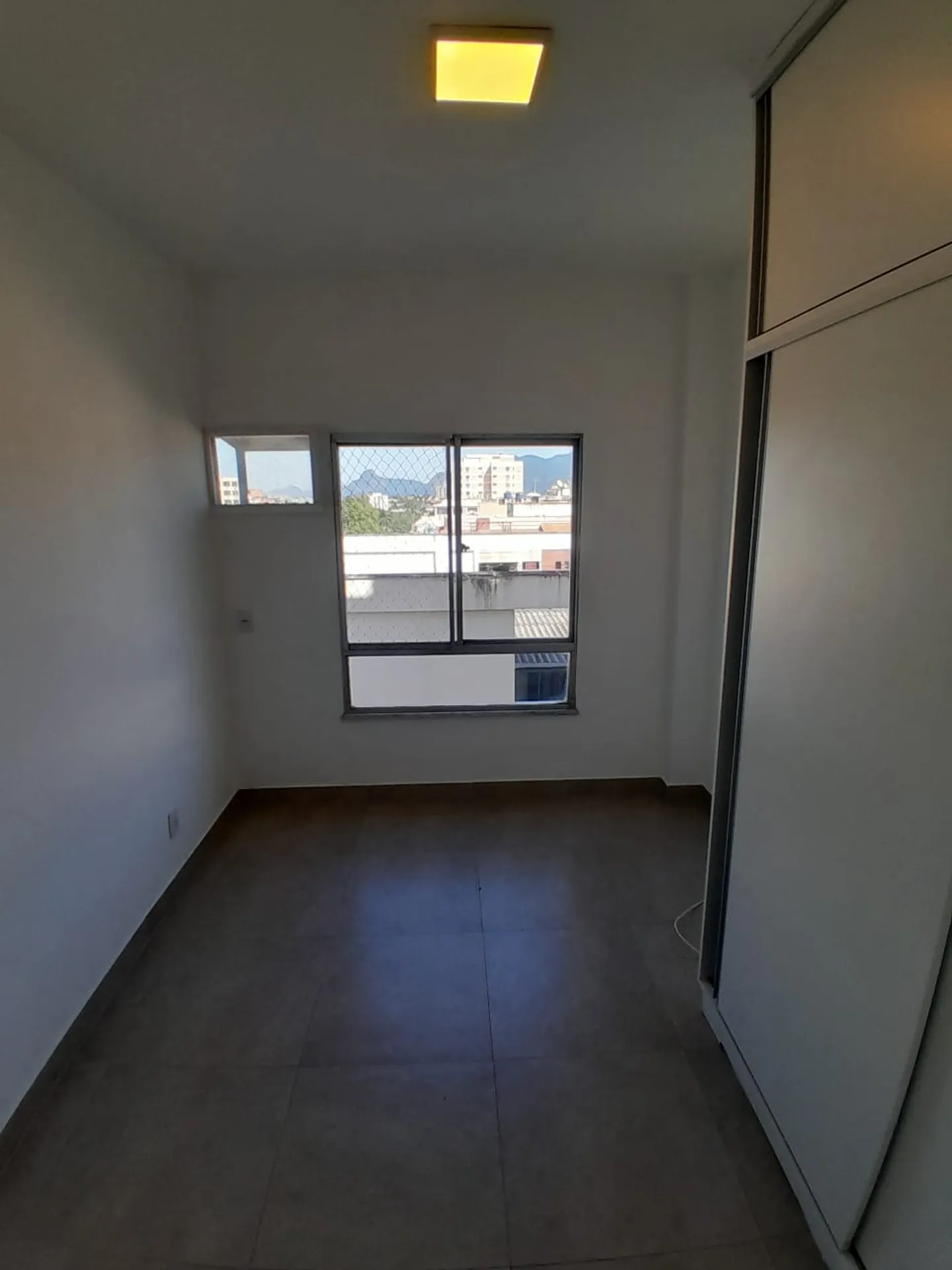 2-bedroom apartment with open-plan kitchen and balcony — photo 29