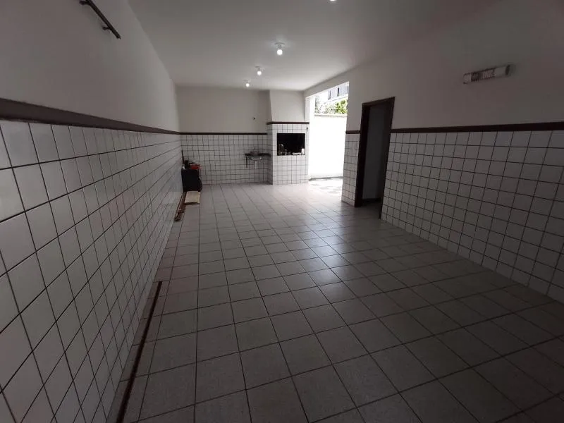 Bathtub in a 5-bedroom house, 250 m² — photo 21