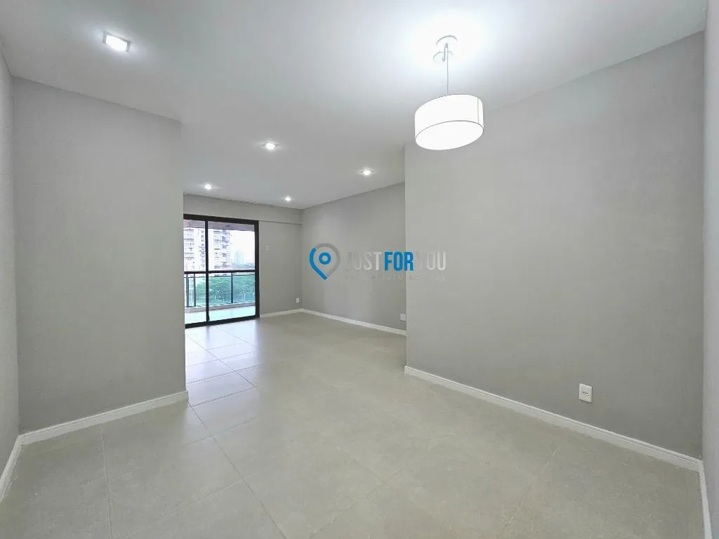 Walk-in closet in a 3-bedroom apartment, 128 m² — photo 9
