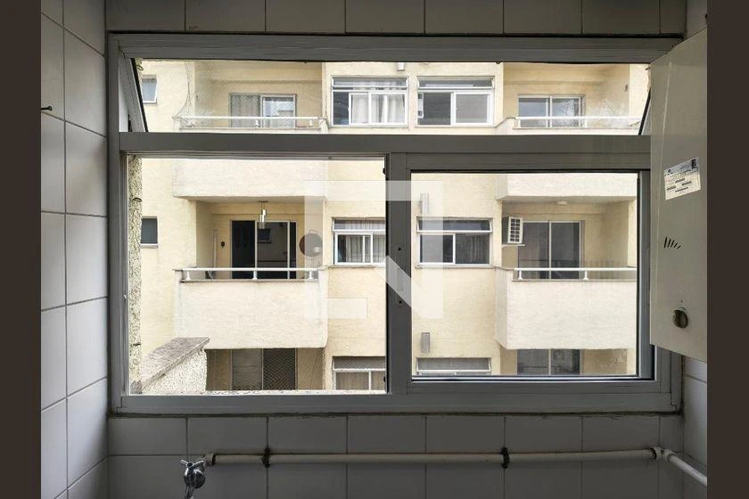 2-bedroom apartment in a building with a gym — photo 32