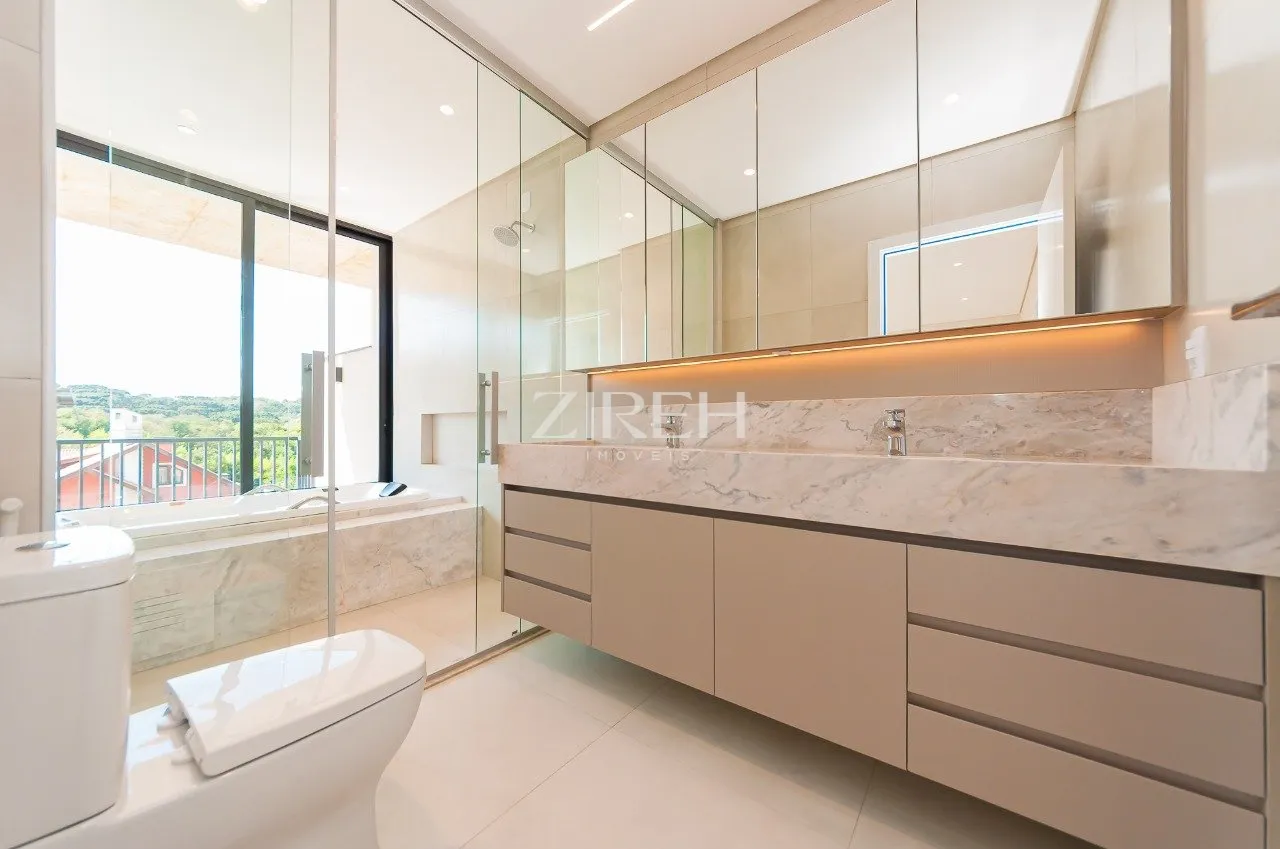 3-bedroom house with a bathtub — photo 4