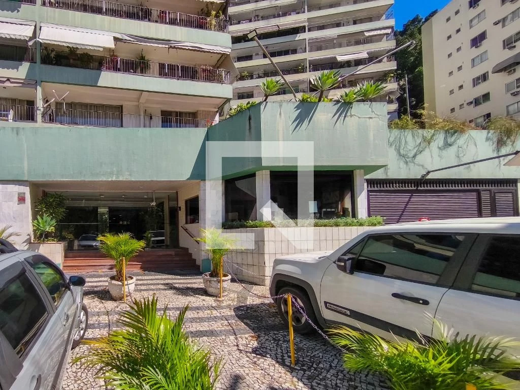 Furnished 4-bedroom apartment with balcony — photo 128
