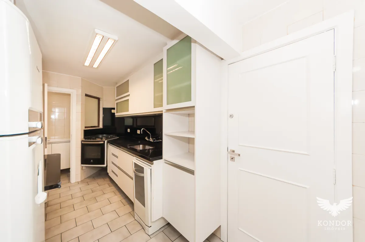 3-bedroom apartment with a balcony and 136 m² — photo 10