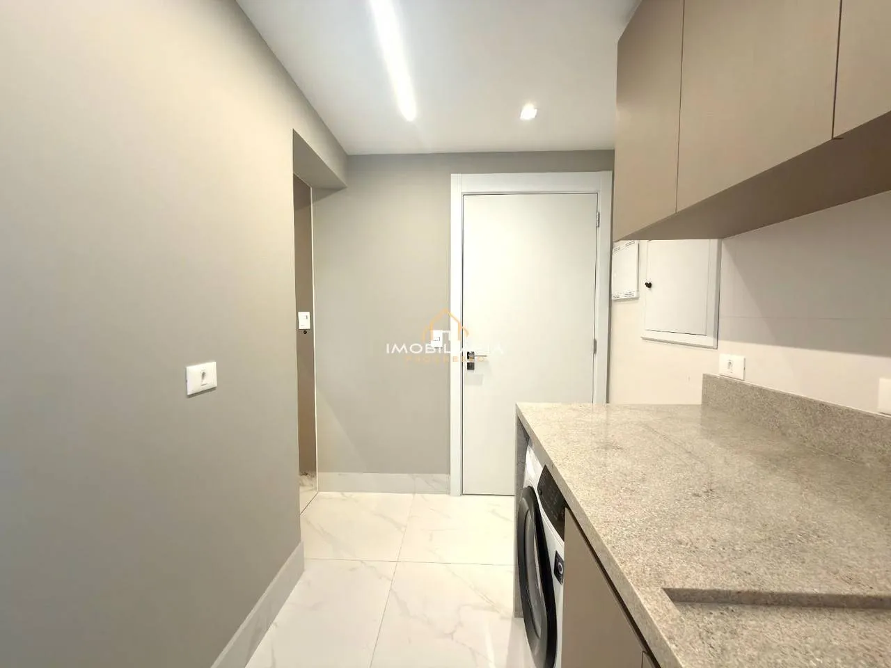 Floor-to-ceiling windows in a 3-bedroom apartment, 138 m² — photo 45