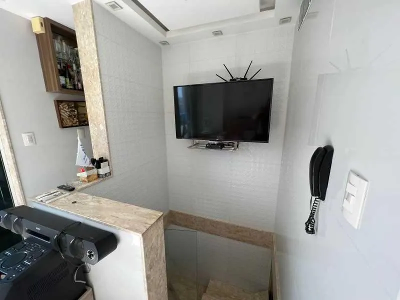 Furnished apartment with 2 bedrooms and a glass balcony — photo 24