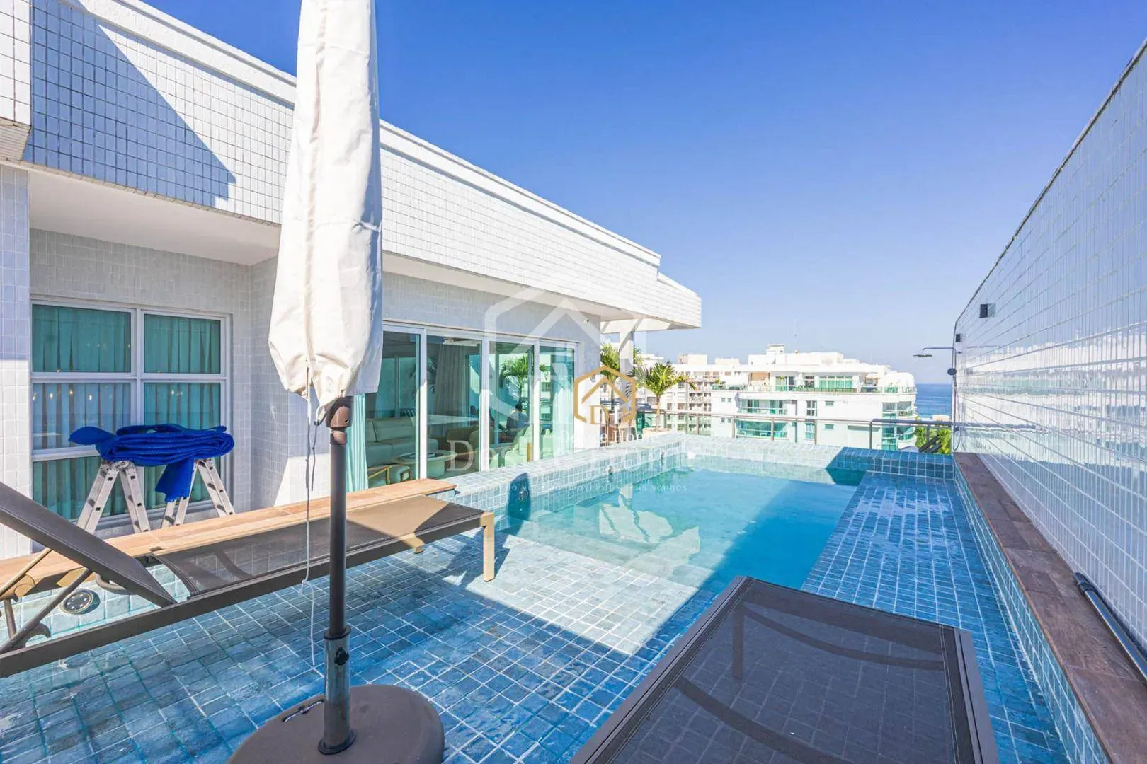 Duplex penthouse with 4 bedrooms and glass balcony