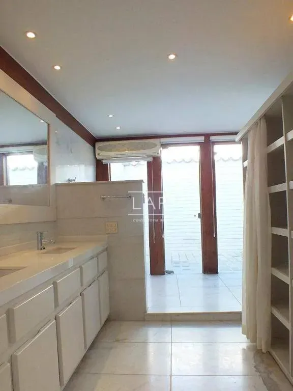 House with 4 bedrooms and 5 bathrooms, 962 m² and 2 parking — photo 29