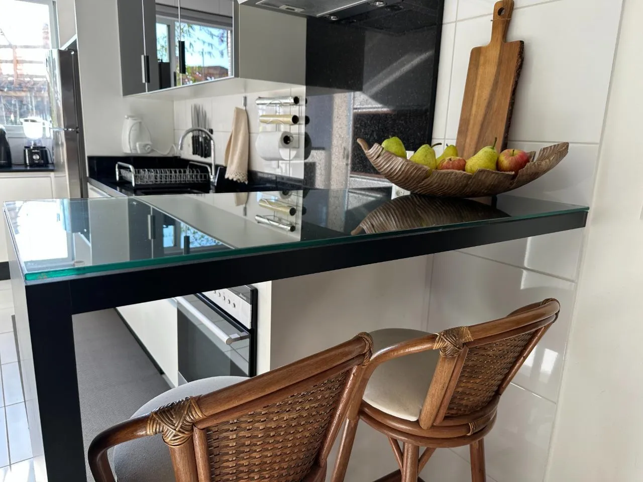 2-bedroom apartment with a glass-enclosed balcony — photo 5
